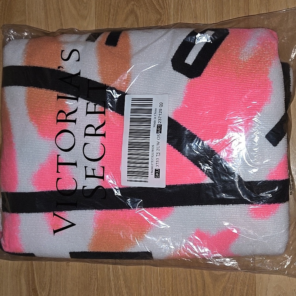 victoria secret pink circle towel
